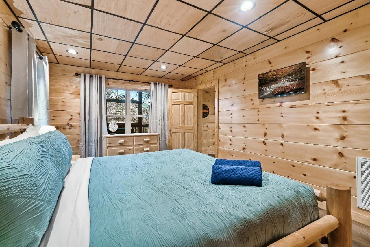 Mountains R Calling, Cozy Hideaway, King Beds, Hot-tub, Arcade, Ev Ready * Pigeon Forge