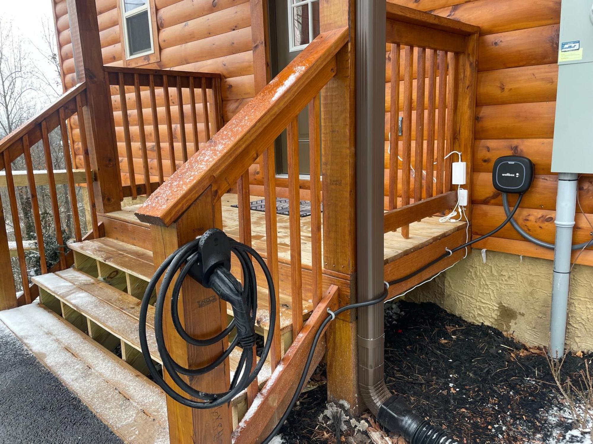 Mountains R Calling, Cozy Hideaway, King Beds, Hot-tub, Arcade, Ev Ready Pigeon Forge