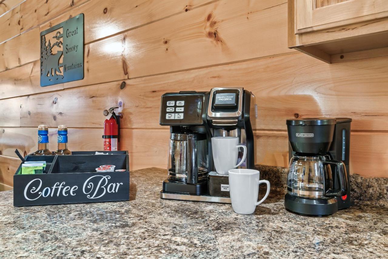 Mountains R Calling, Cozy Hideaway, King Beds, Hot-tub, Arcade, Ev Ready Ferienhaus Pigeon Forge