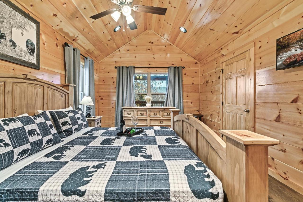 Mountains R Calling, Cozy Hideaway, King Beds, Hot-tub, Arcade, Ev Ready *