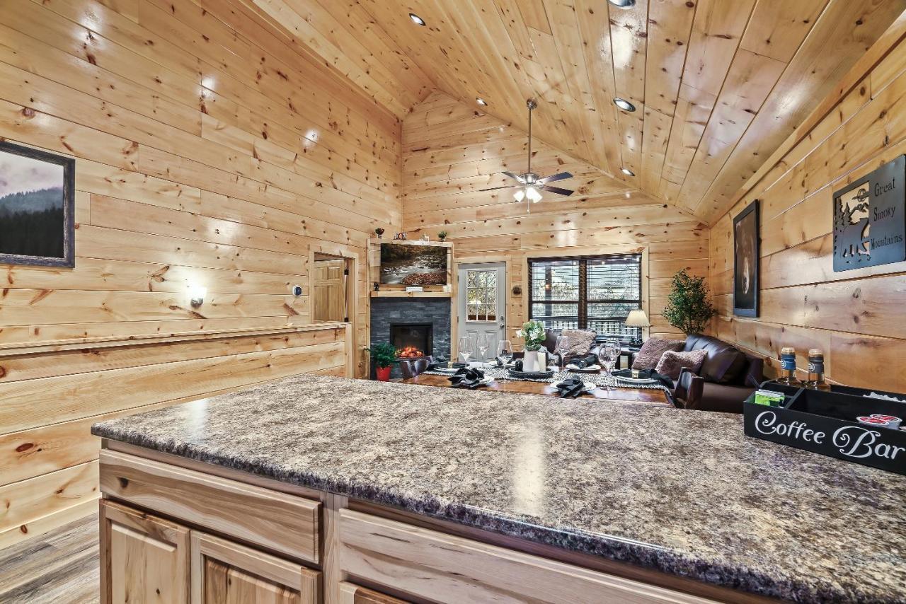 Mountains R Calling, Cozy Hideaway, King Beds, Hot-tub, Arcade, Ev Ready Ferienhaus