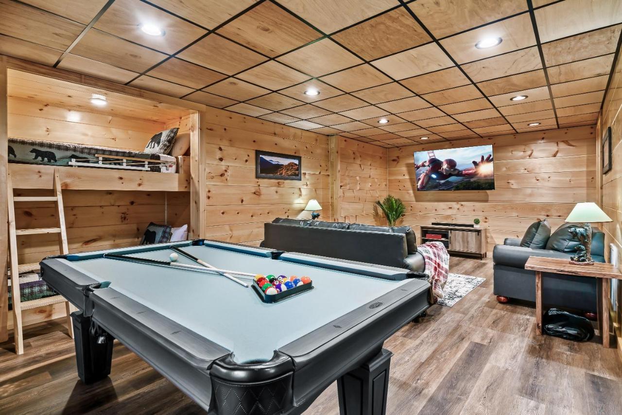 Ferienhaus Mountains R Calling, Cozy Hideaway, King Beds, Hot-tub, Arcade, Ev Ready