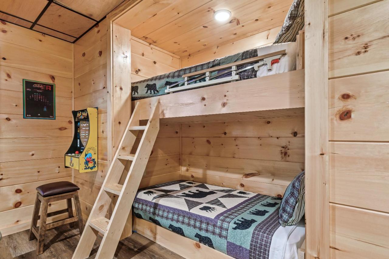 Mountains R Calling, Cozy Hideaway, King Beds, Hot-tub, Arcade, Ev Ready Ferienhaus Pigeon Forge