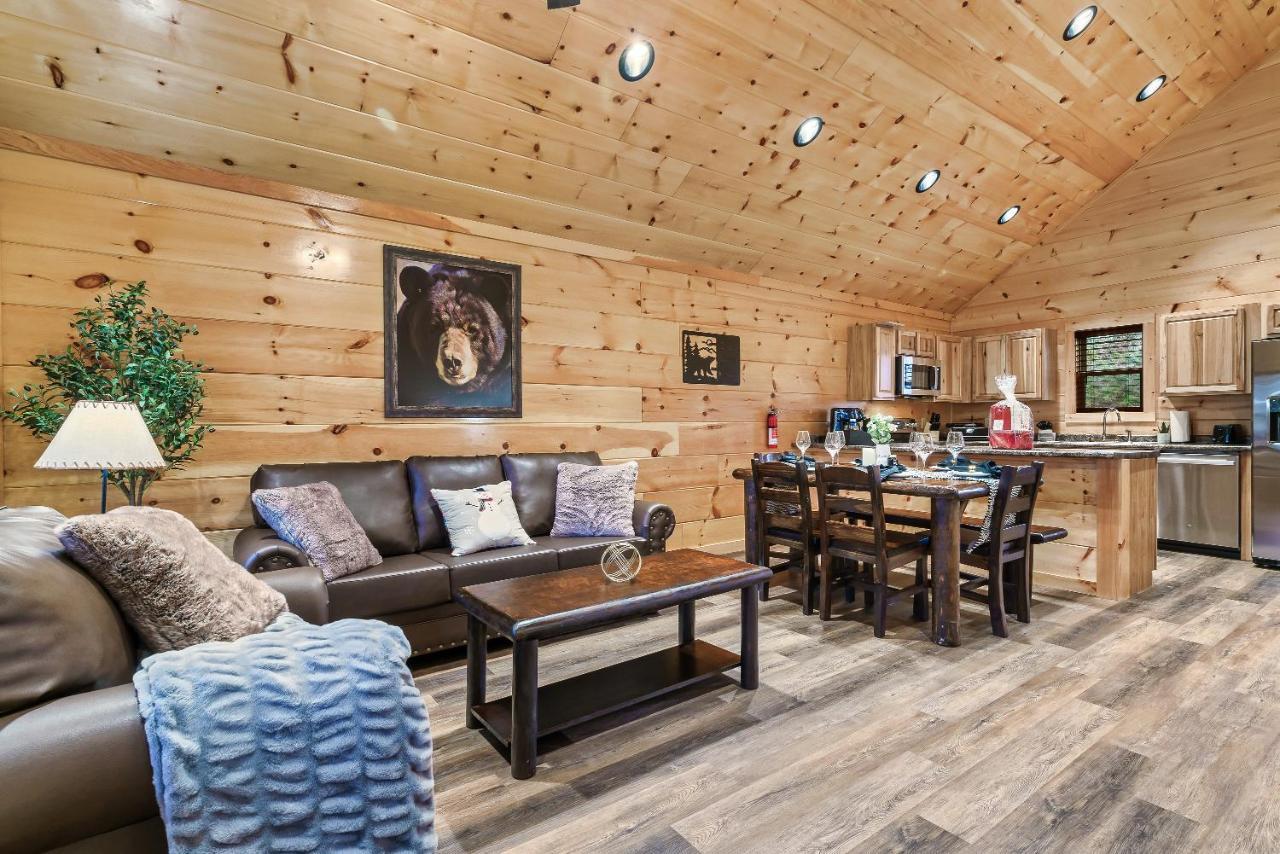 Mountains R Calling, Cozy Hideaway, King Beds, Hot-tub, Arcade, Ev Ready Pigeon Forge