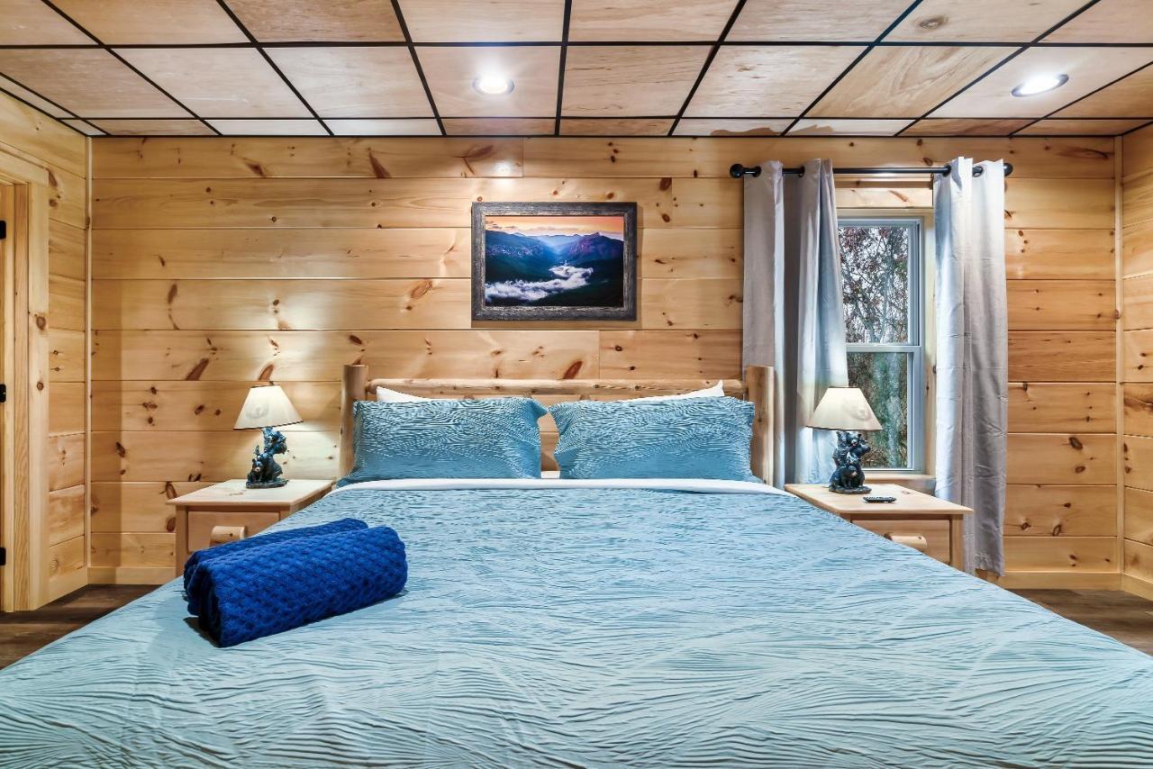 Ferienhaus Mountains R Calling, Cozy Hideaway, King Beds, Hot-tub, Arcade, Ev Ready
