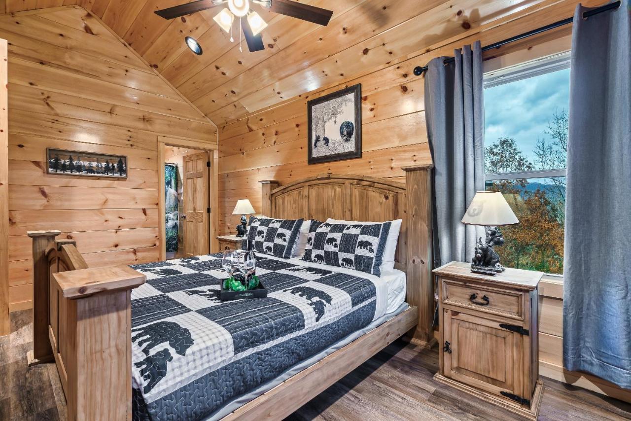 Ferienhaus Mountains R Calling, Cozy Hideaway, King Beds, Hot-tub, Arcade, Ev Ready